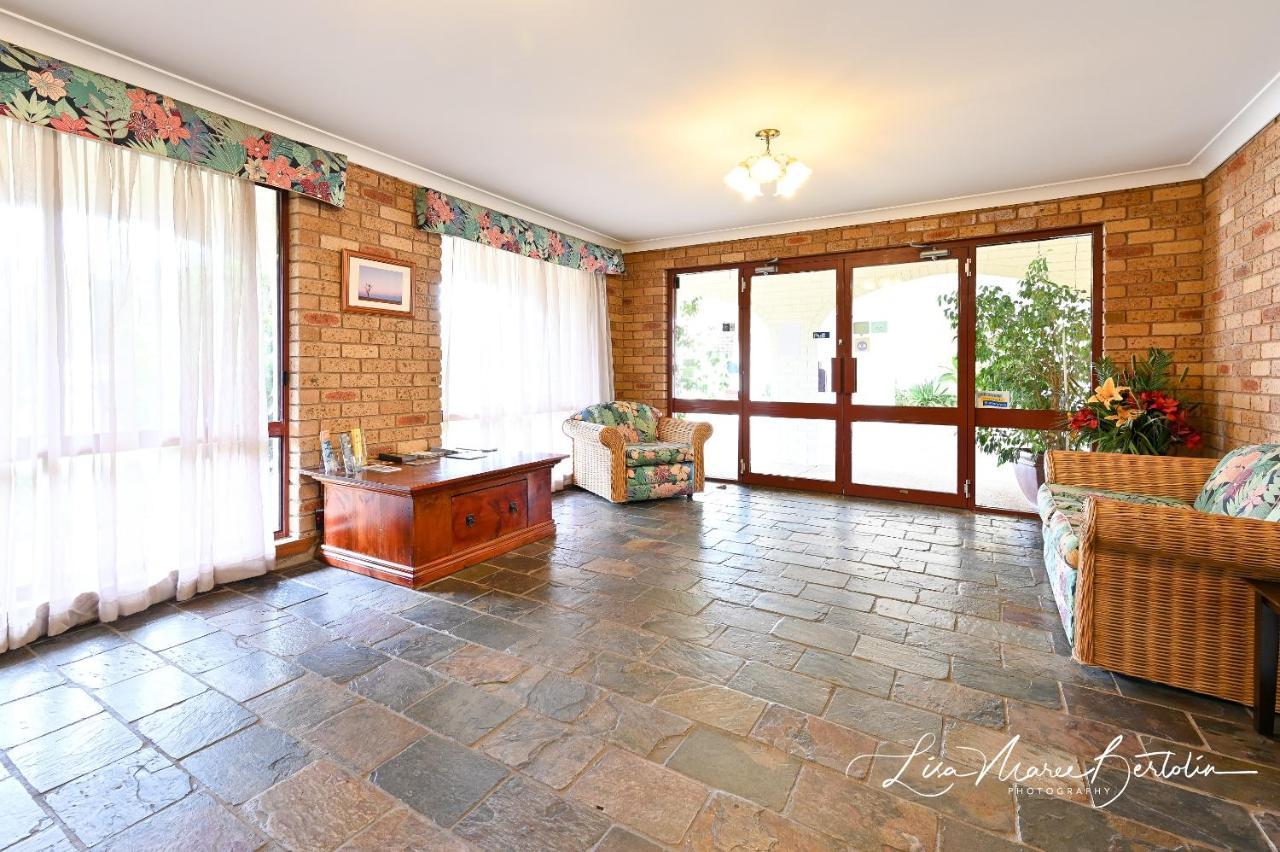 Narrandera Club Motor Inn Екстериор снимка